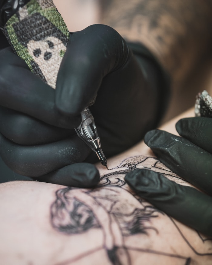 Tattoo Studios: Kunden vor Ort – zufriedene Gäste und mehr Sterne auf Google Maps mit CleverScan®